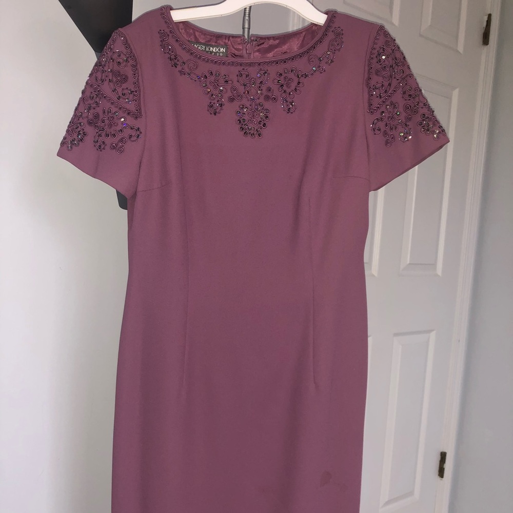 stunning dress w detailing